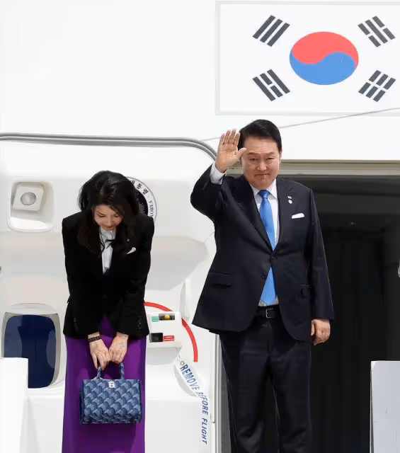 國外第一夫人將再次訪問國外！穿紫色連衣裙太美了，多變的風格罕見又驚艷