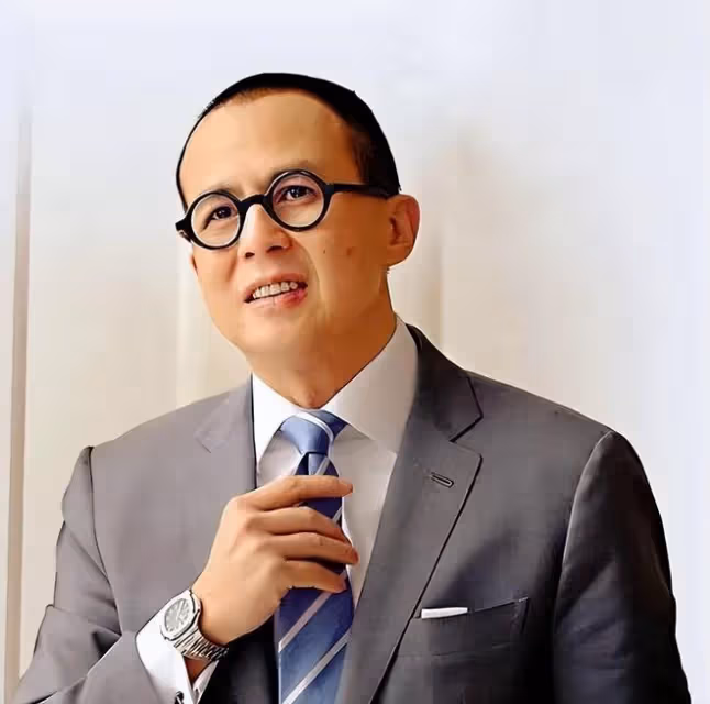 57歲李澤楷:終究還是把梁洛施推上了「女主人」的位置!