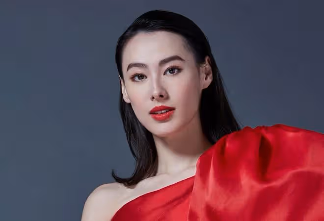57歲李澤楷:終究還是把梁洛施推上了「女主人」的位置!
