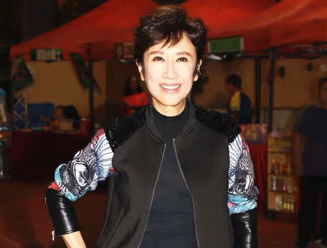 59歲知名港星被曝重病入院!本人現身報平安,身材消瘦卻很精神