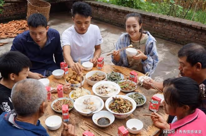 故事:公公壽宴,小姑子故意不定飯店想讓我出醜,沒想到惹火燒身