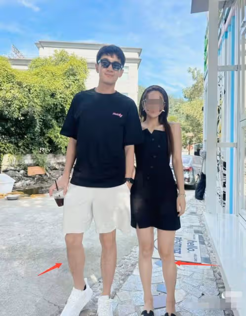 林更新現身咖啡店被偶遇,生圖又高又帥,腿比女生的還細