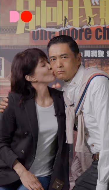 周潤發當眾親吻65歲香港知名女星引熱議,兩人合作無間,感情要好