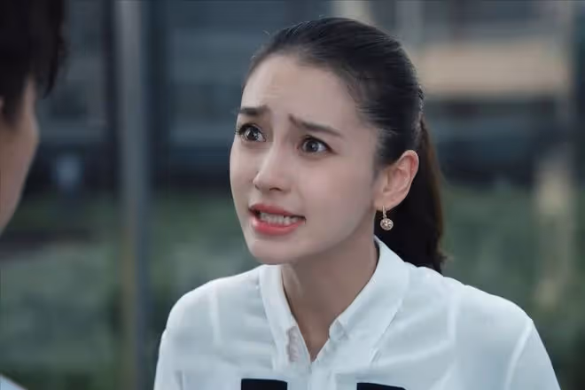 任敏和楊穎,兩個「資源咖」演員,在暑假檔這一夜現了原形?