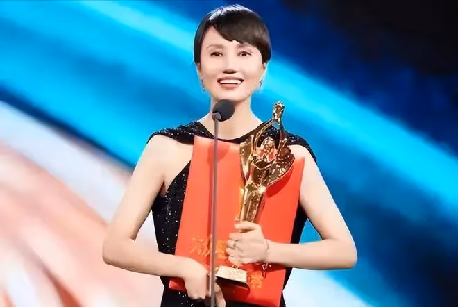 袁泉:6根鋼釘1根鋼條,堅守多年不變,袁泉打了多少明星的臉?