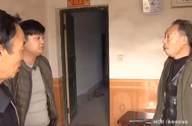故事:生倆孩子都隨女姓,男人理論卻被岳父辱罵,離婚後前妻悔死