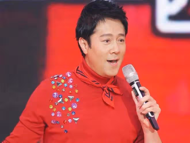 太優秀!蔡國慶兒子曬照慶祝畢業,語數英全科免考,12歲身高搶鏡