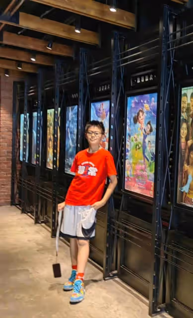 太優秀!蔡國慶兒子曬照慶祝畢業,語數英全科免考,12歲身高搶鏡