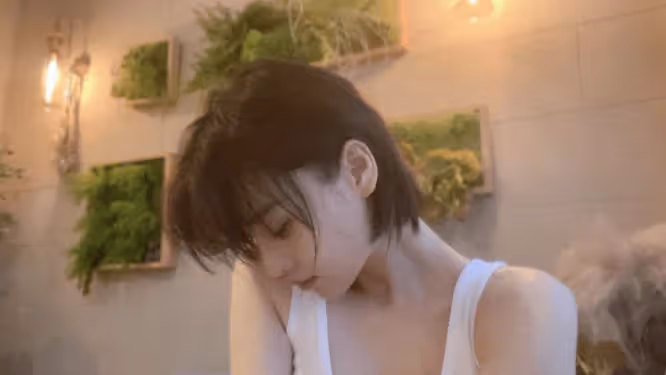 張馨予嫁人後點亮新技能,化身種菜小能手,豪宅花園變菜園