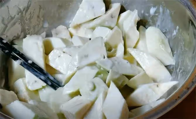 家常糖醋圓茄子這樣做,外酥里軟又可口,鮮香美味又解饞