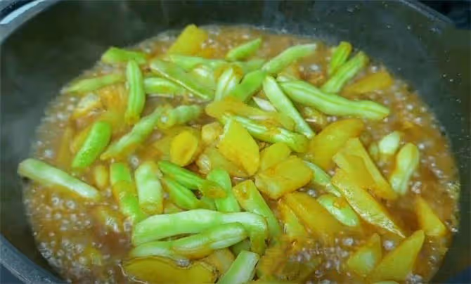 芸豆燉土豆這樣做才最好吃,簡單幾步,燉出來比肉還香