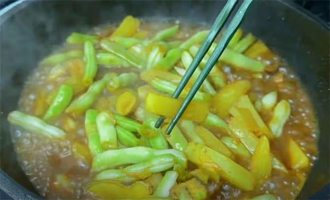 芸豆燉土豆這樣做才最好吃,簡單幾步,燉出來比肉還香