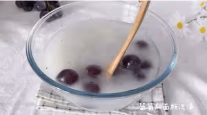 全網超火的葡萄撞奶，做法太簡單了