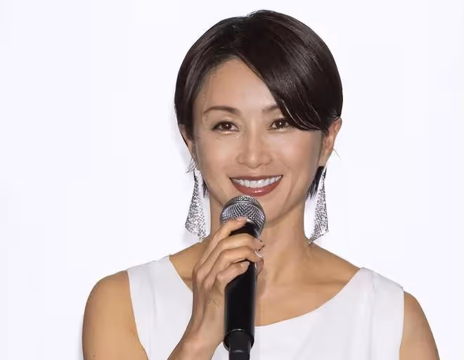 酒井法子:從紅透中日韓到無人問津,一代女神成為虛無縹緲的回憶