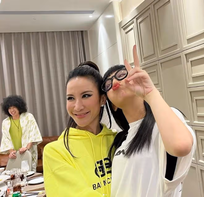 獲看好做樂壇一姐!炎明熹哭別李玟!難忘大力擁抱