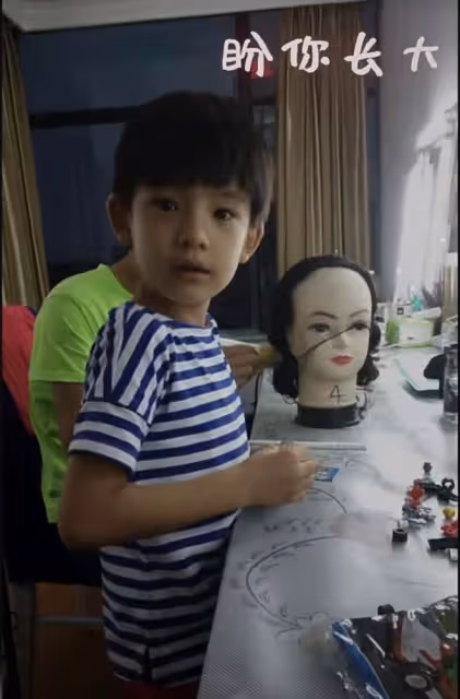 董潔14歲兒子進入叛逆期,埋頭打遊戲態度敷衍,吐槽媽媽演技不行