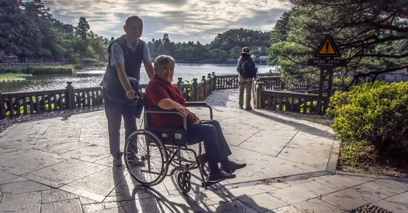 我奶92歲，我爸照顧她10年，聽上去很孝順，但我卻越來越看不下去