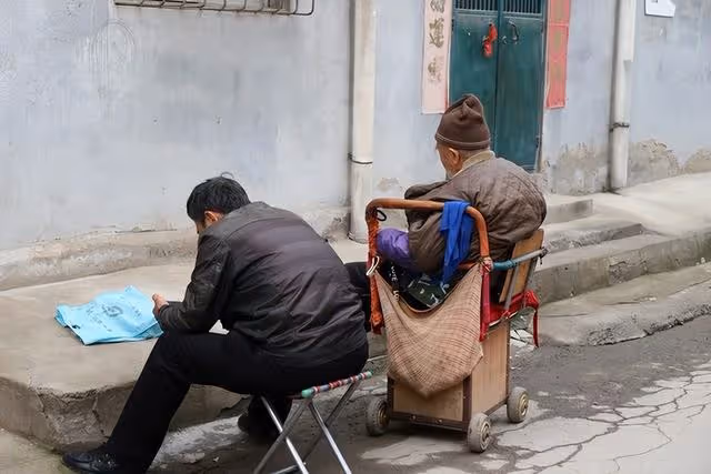 老伴大病一場後才明白:父母和子女,最終不過是陌生人