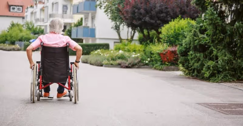我63歲，家父母95、97歲，不能自理，犧牲子女換來高壽有意義嗎？