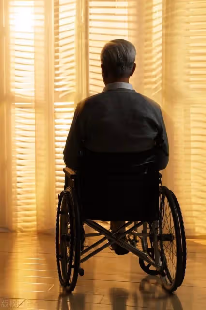 我63歲，家父母95、97歲，不能自理，犧牲子女換來高壽有意義嗎？