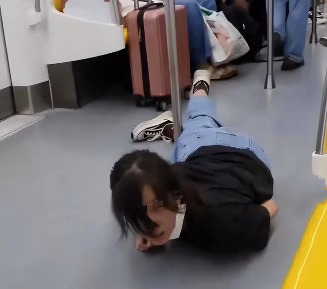 事情反轉了!地鐵辱華女子真實身份曝光,網友:她咋不罵日本人