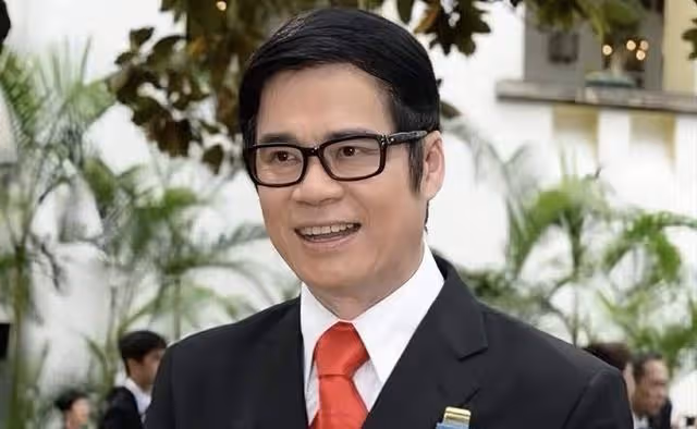 恭喜!TVB知名老戲骨突然被曝新戀情,初戀腦膜炎離世後單身多年