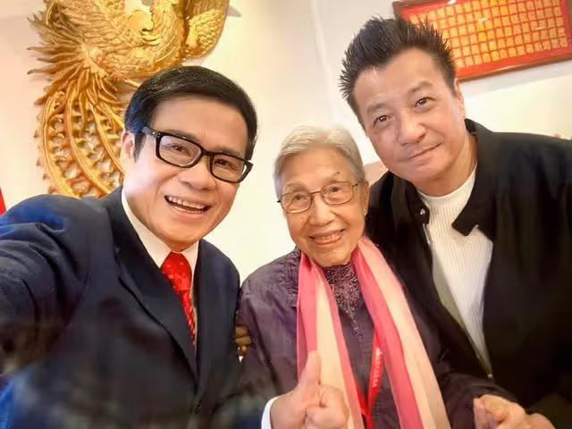 恭喜!TVB知名老戲骨突然被曝新戀情,初戀腦膜炎離世後單身多年