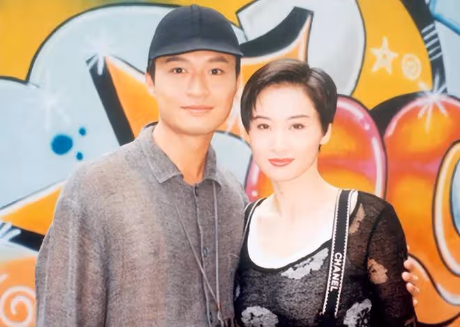 61歲馬景濤戀情疑曝光!女方曬親密合影高調示愛,文案被批情商低