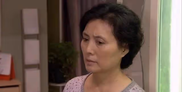 貼錢帶孫三年，兒媳訓我象訓孫子，老伴帶我走，如今兒媳求我回去