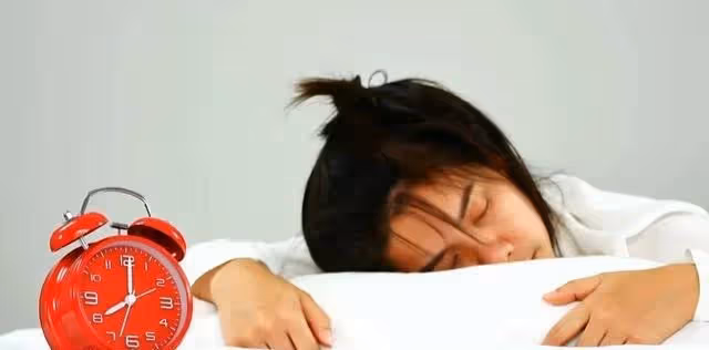 貼錢帶孫三年，兒媳訓我象訓孫子，老伴帶我走，如今兒媳求我回去