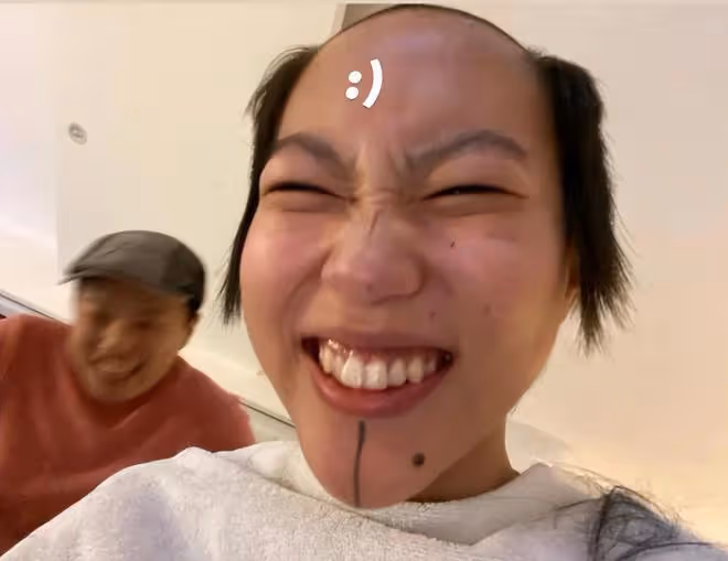 26歲竇靖童曬近照，素顏無明星包袱，形象氣質和天后媽媽反差極大