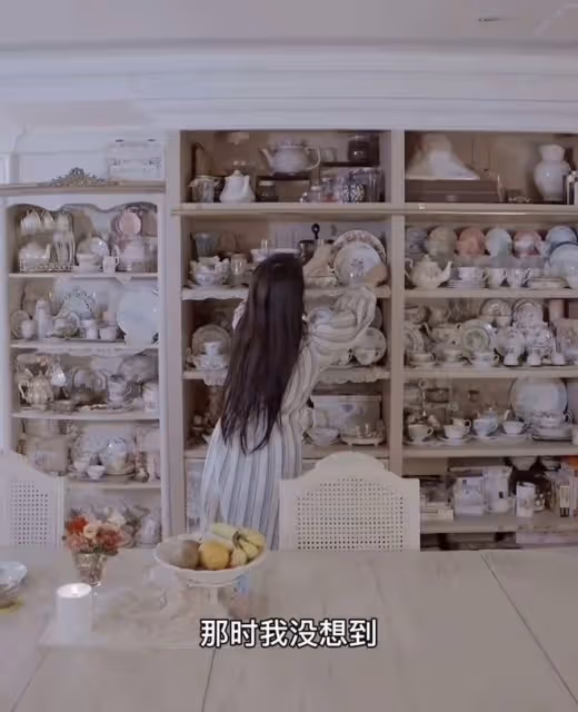 伊能靜曬台北豪宅,滿牆名貴瓷器吸睛,桌椅被劃破了仍捨不得扔