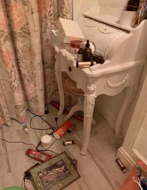 伊能靜曬台北豪宅,滿牆名貴瓷器吸睛,桌椅被劃破了仍捨不得扔