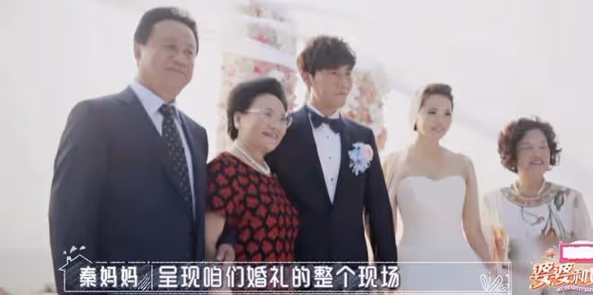 伊能靜曬台北豪宅,滿牆名貴瓷器吸睛,桌椅被劃破了仍捨不得扔
