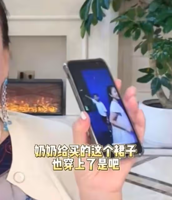 汪小菲兒女疑已回北京,張蘭曬孩子海洋館遊玩近照,S媽一同前往