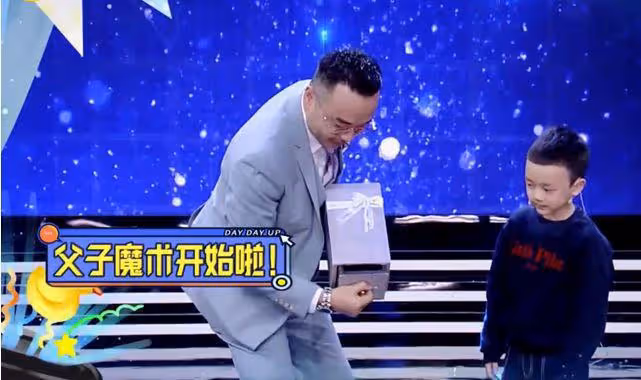 49歲汪涵近照曝光,鬍子拉碴模樣滄桑,嘴裡一直嚼檳榔引熱議