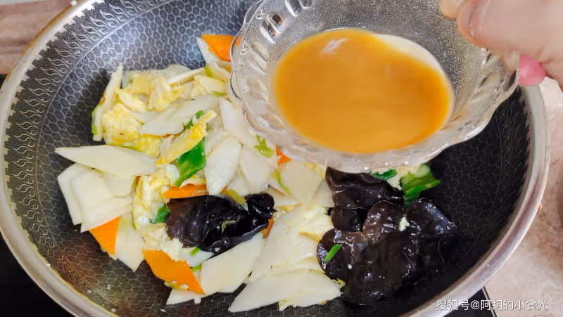 韭菜靠邊站,原來雞蛋和它更配!好營養、賽人參,隨手炒一炒,專治天熱沒胃口
