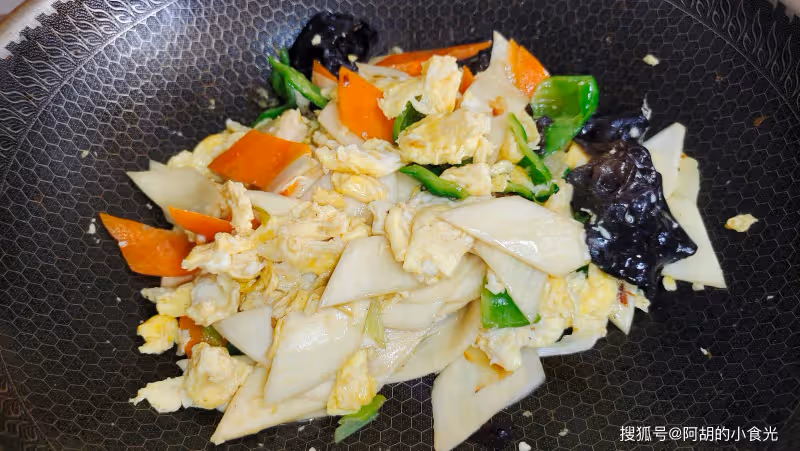 韭菜靠邊站,原來雞蛋和它更配!好營養、賽人參,隨手炒一炒,專治天熱沒胃口