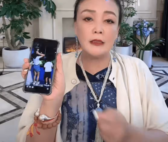 大S退讓汪小菲成功接孩子回京,張蘭立馬請好友聚餐,原因超搞笑