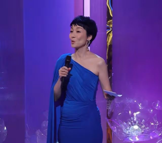 突發!TVB知名女星直播多次說錯話場面尷尬,急忙道歉認經驗不足