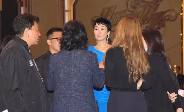 突發!TVB知名女星直播多次說錯話場面尷尬,急忙道歉認經驗不足