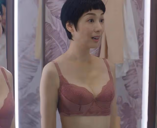 突發!TVB知名女星直播多次說錯話場面尷尬,急忙道歉認經驗不足