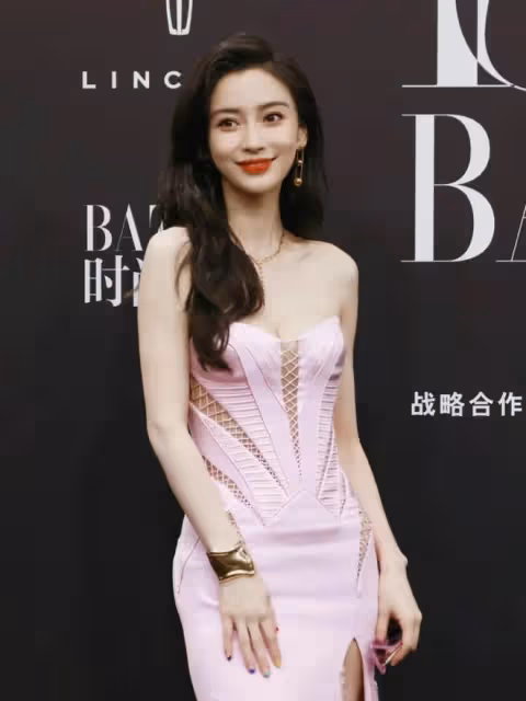 楊穎:登上熱搜!不是感情問題也不是綜藝,而是出席活動時的照片