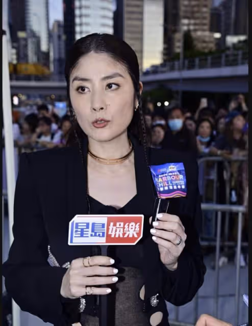 香港知名天后曝近況!50歲穿透視裝顯好身材,半年前撞車仍有陰影