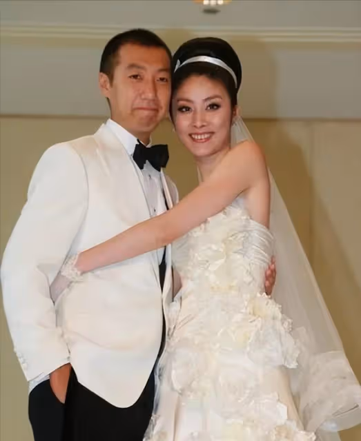 香港知名天后曝近況!50歲穿透視裝顯好身材,半年前撞車仍有陰影