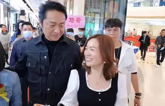 知名男星官宣新戀情！對方是小25歲女粉絲，因拉踩前任被指情商低