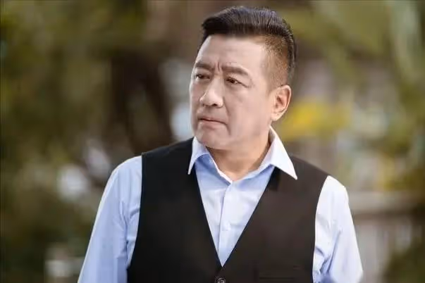 丁勇岱:對趙雪華一見鍾情,結婚37年零緋聞,如今兒子成心病