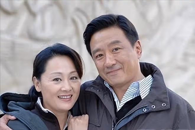 丁勇岱:對趙雪華一見鍾情,結婚37年零緋聞,如今兒子成心病