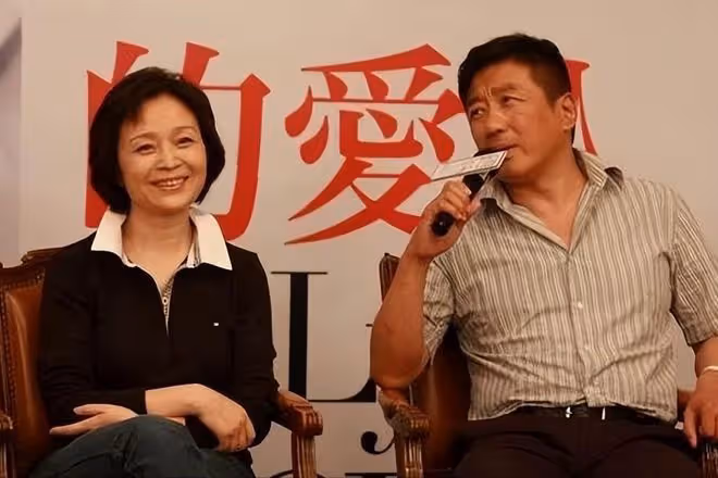 丁勇岱:對趙雪華一見鍾情,結婚37年零緋聞,如今兒子成心病