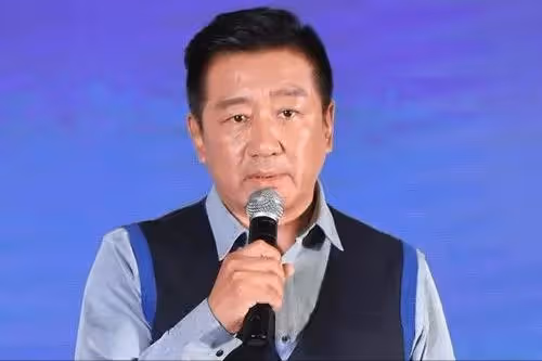 丁勇岱:對趙雪華一見鍾情,結婚37年零緋聞,如今兒子成心病